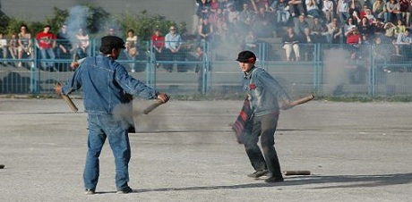 ΣΑΙΤΟΠΟΛΕΜΟΣ ΤΗΝ ΚΥΡΙΑΚΗ ΤΟΥ ΠΑΣΧΑ ΣΤΗΝ ΚΑΛΑΜΑΤΑ