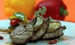 ΧΟΙΡΙΝΑ STEAK ΜΕ ΧΥΜΟ ΜΑΝΤΑΡΙΝΙΟΥ, ΣΠΟΡΟΥΣ ΜΟΥΣΤΑΡΔΑΣ, ΚΟΛΙΑΝΔΡΟ ΚΑΙ ΛΑΙΜ