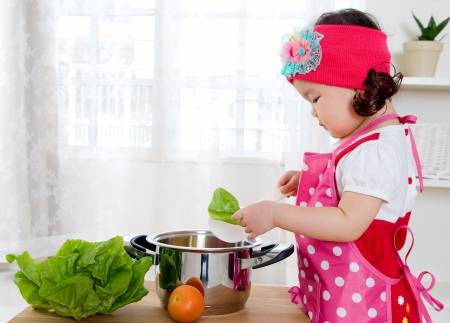 Παιδιά νηπιαγωγείου στον κόσμο της μαγειρικής
